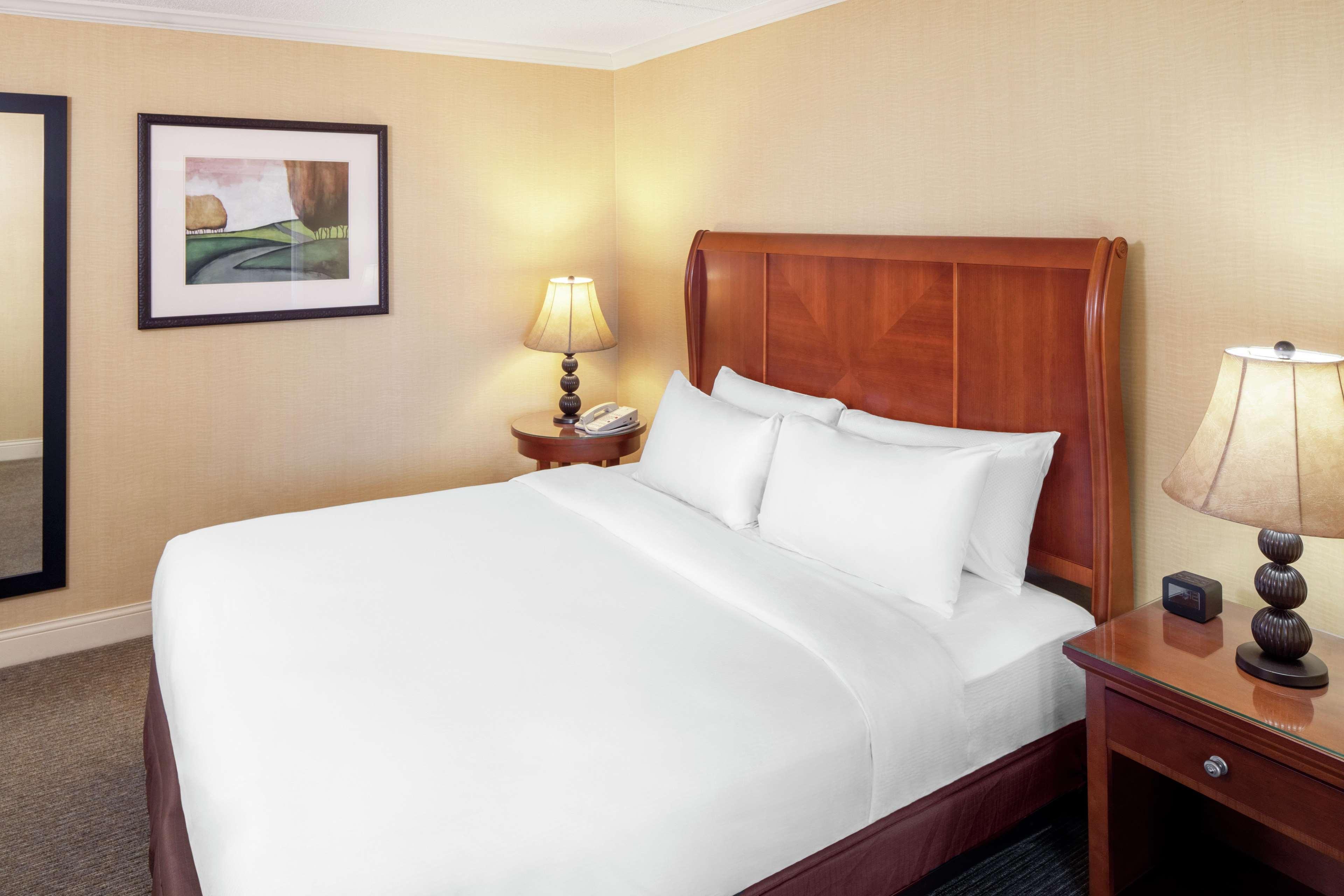 Doubletree By Hilton Cleveland East Beachwood Exteriör bild