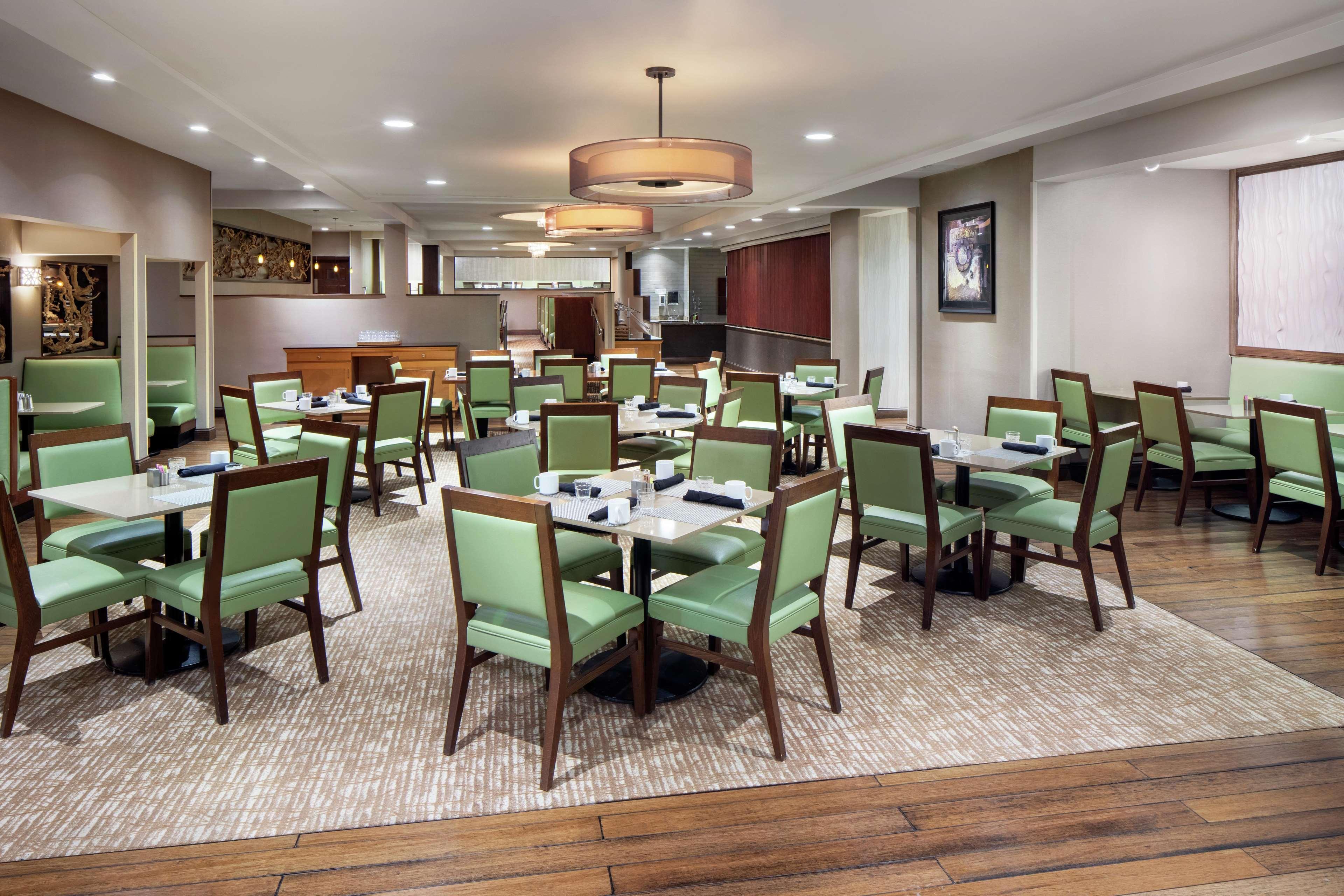 Doubletree By Hilton Cleveland East Beachwood Exteriör bild