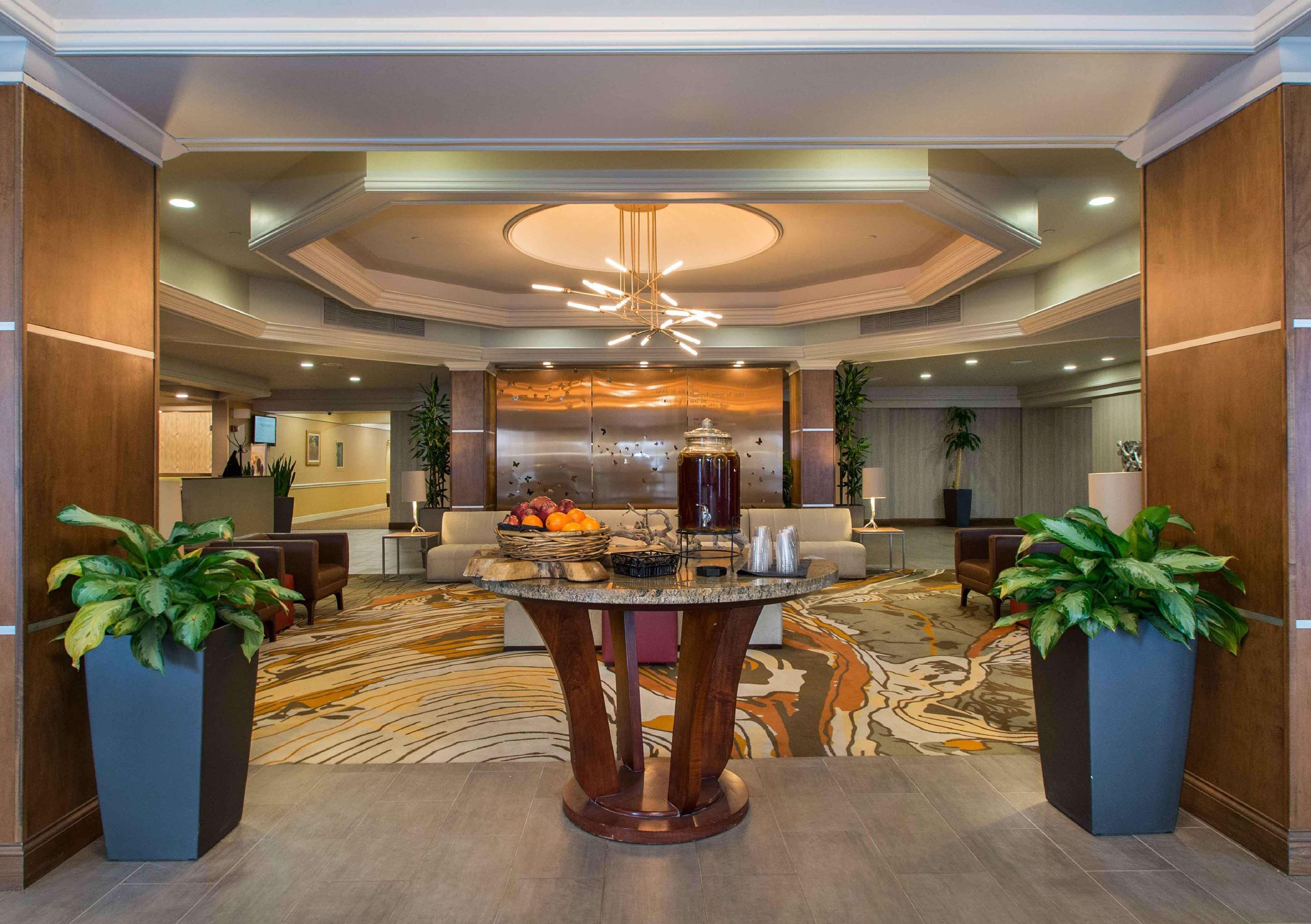 Doubletree By Hilton Cleveland East Beachwood Exteriör bild