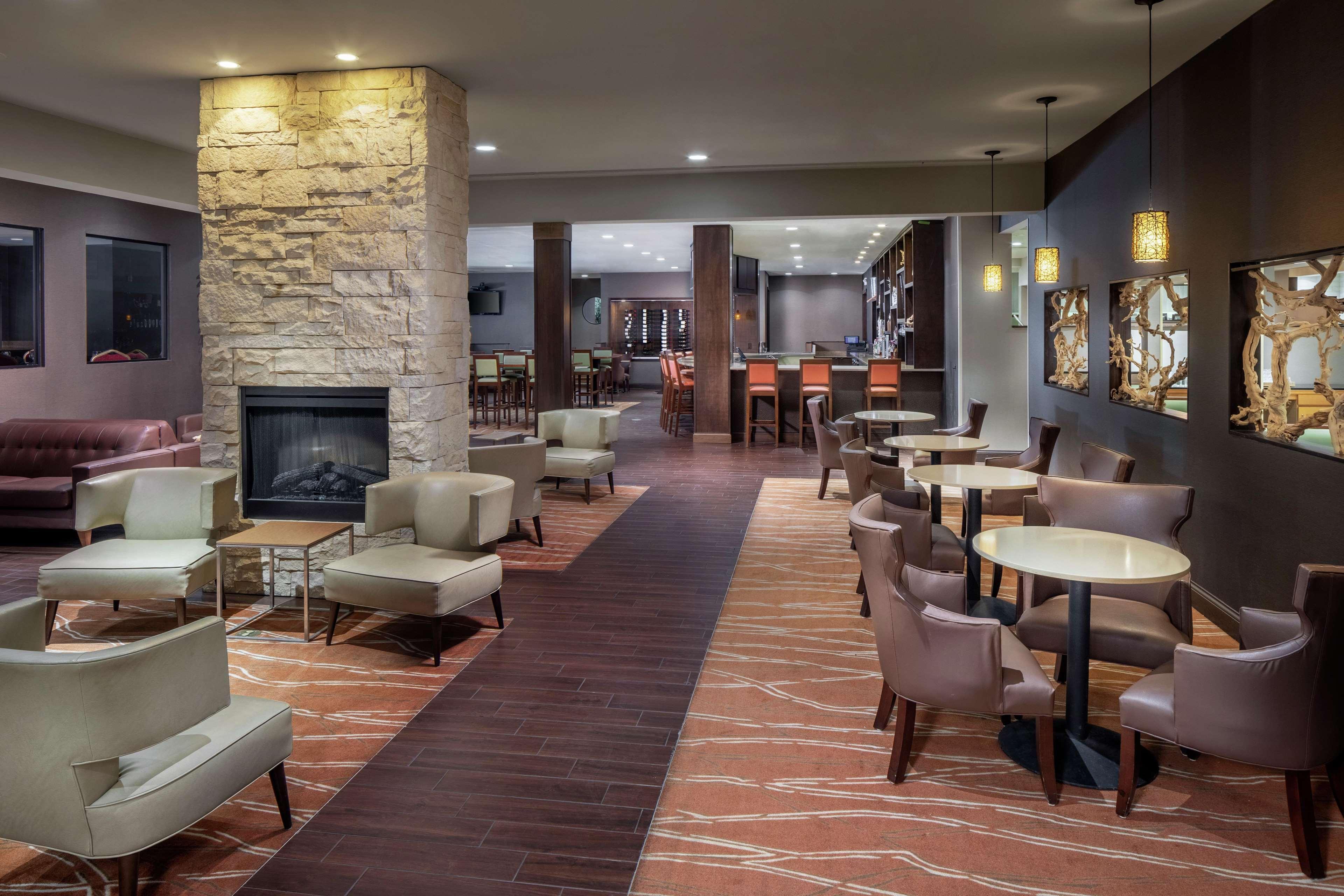 Doubletree By Hilton Cleveland East Beachwood Exteriör bild
