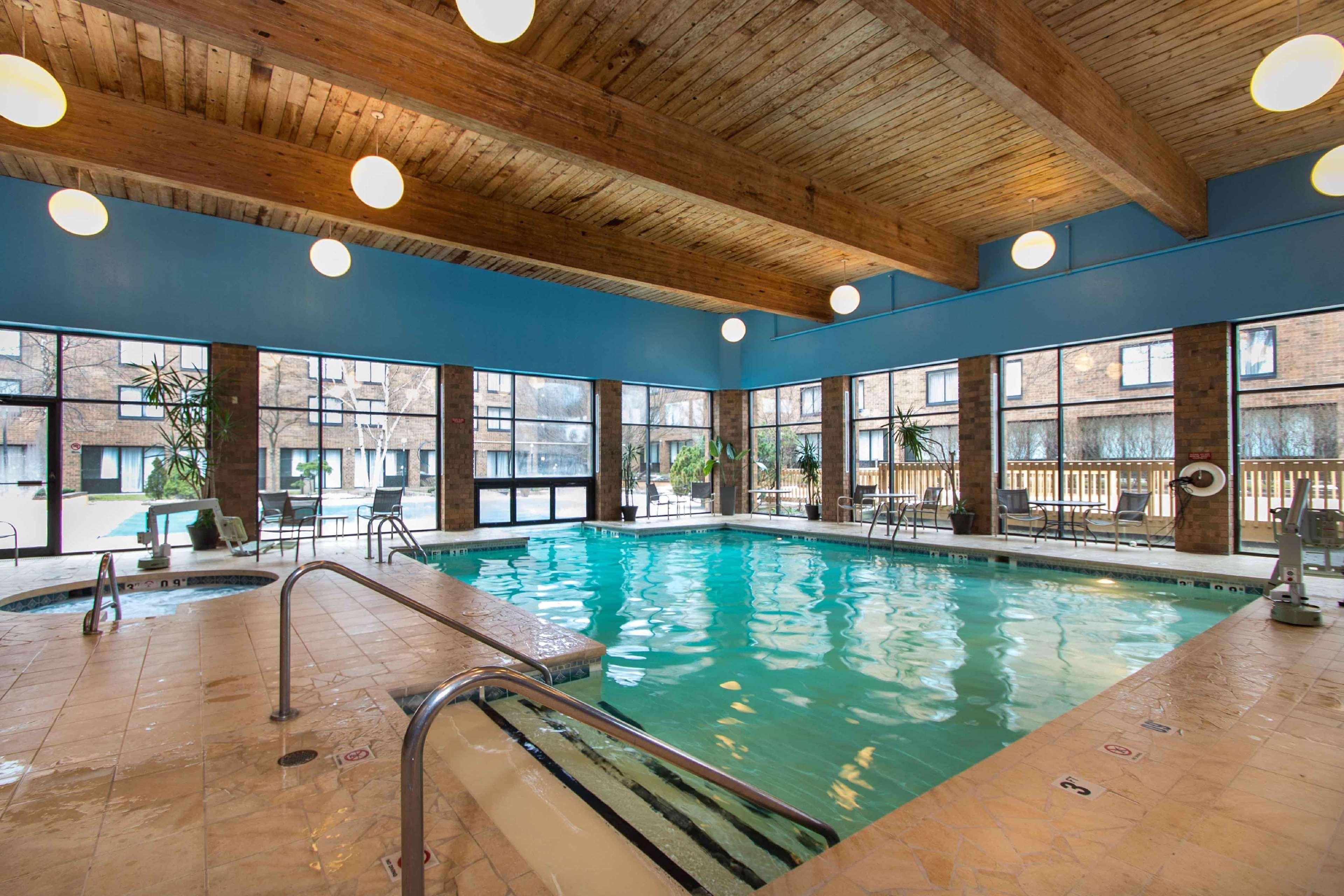 Doubletree By Hilton Cleveland East Beachwood Exteriör bild