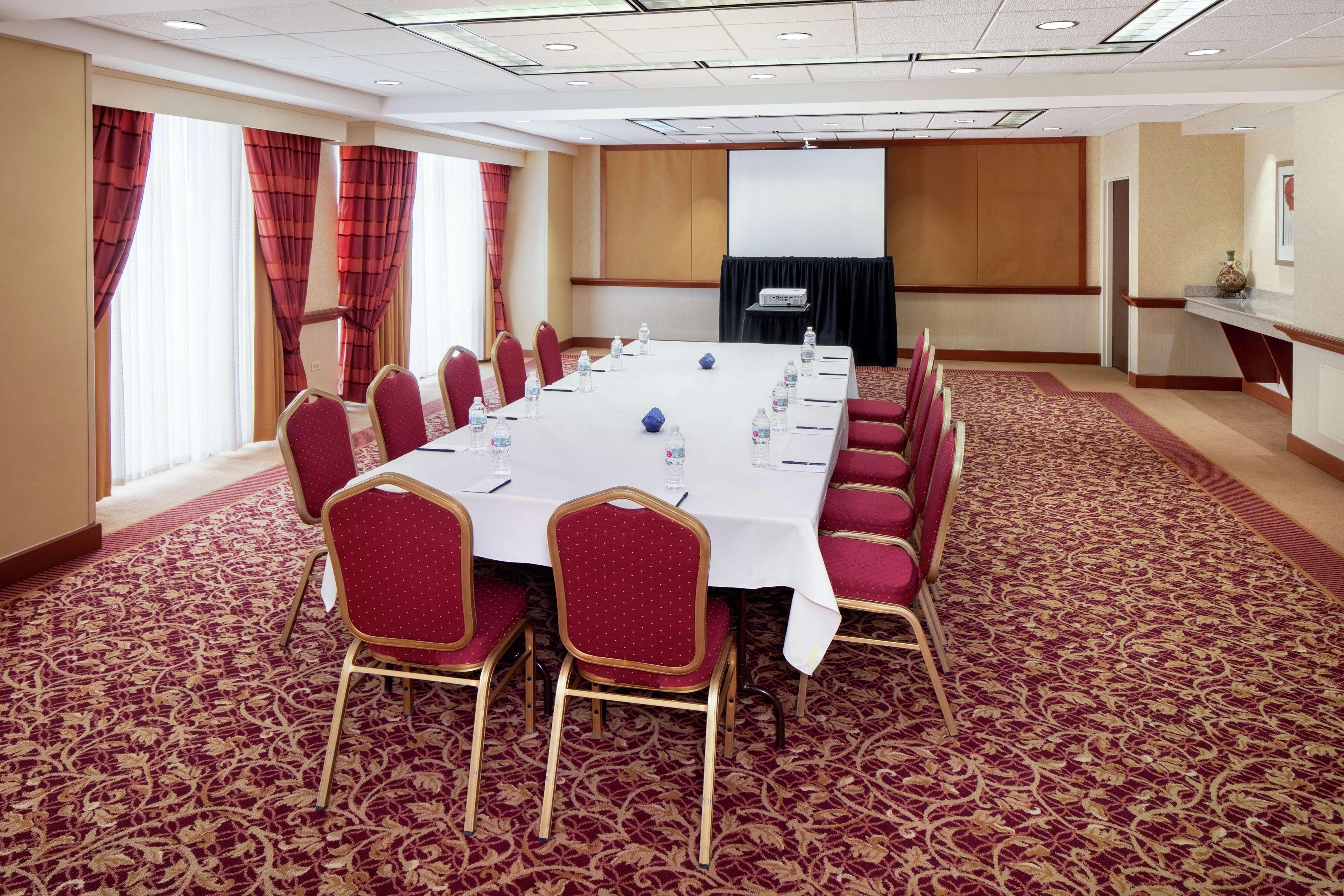 Doubletree By Hilton Cleveland East Beachwood Exteriör bild