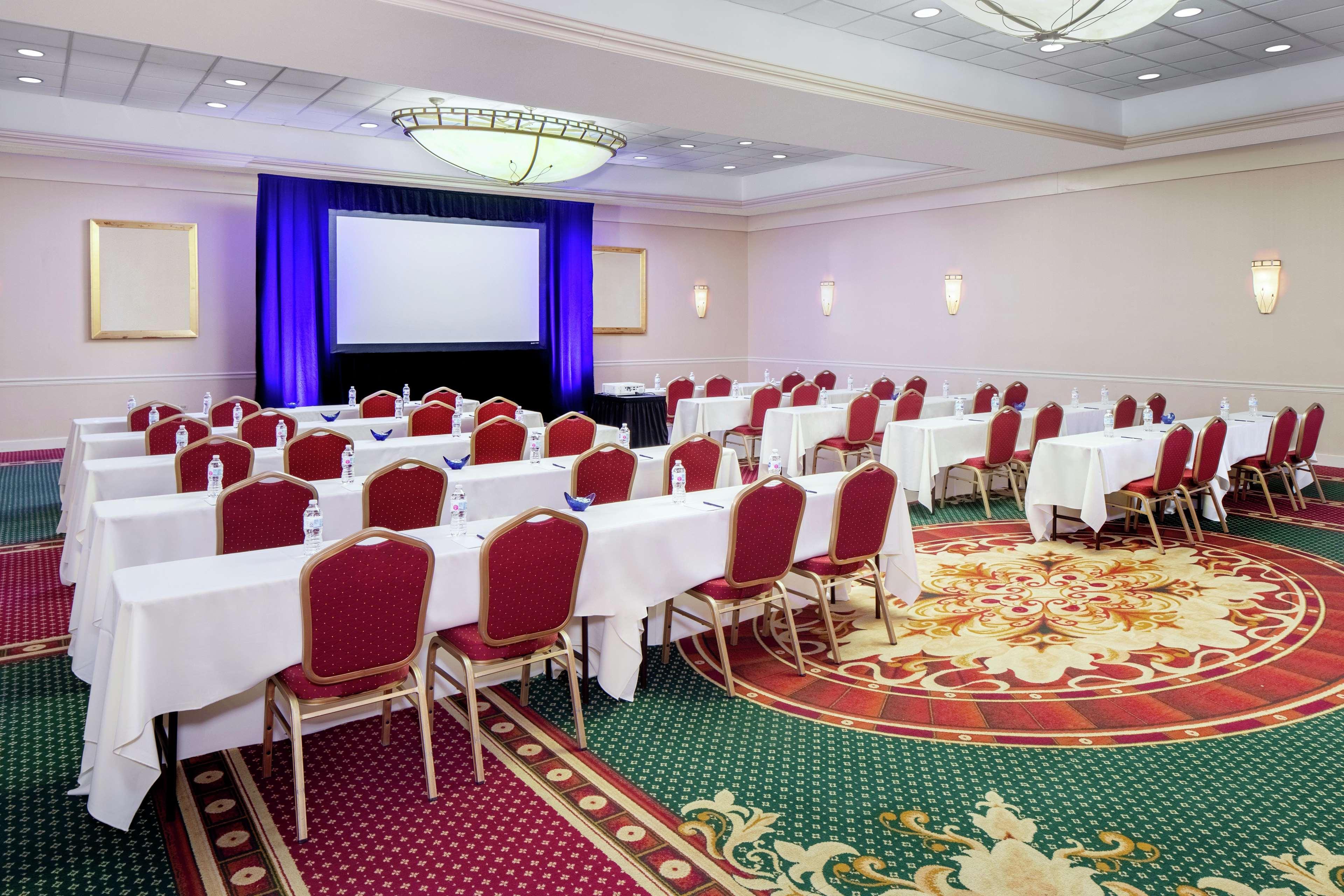 Doubletree By Hilton Cleveland East Beachwood Exteriör bild