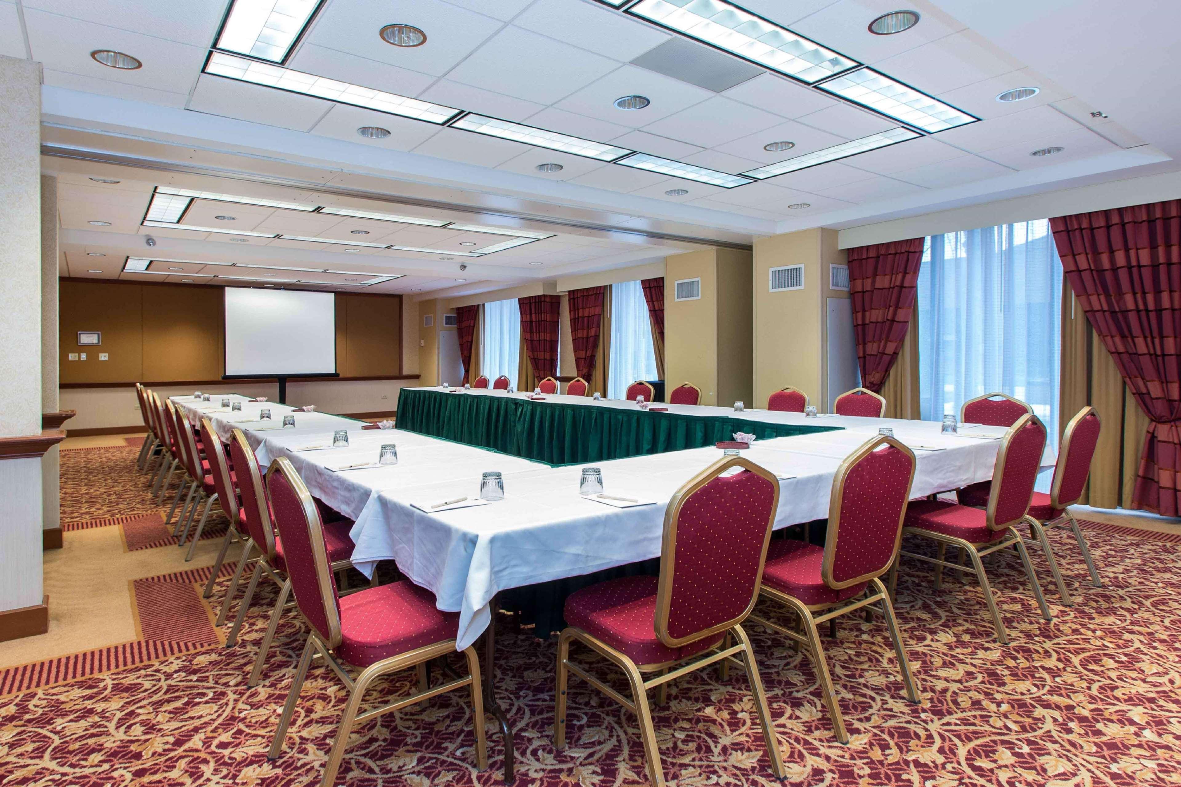 Doubletree By Hilton Cleveland East Beachwood Exteriör bild