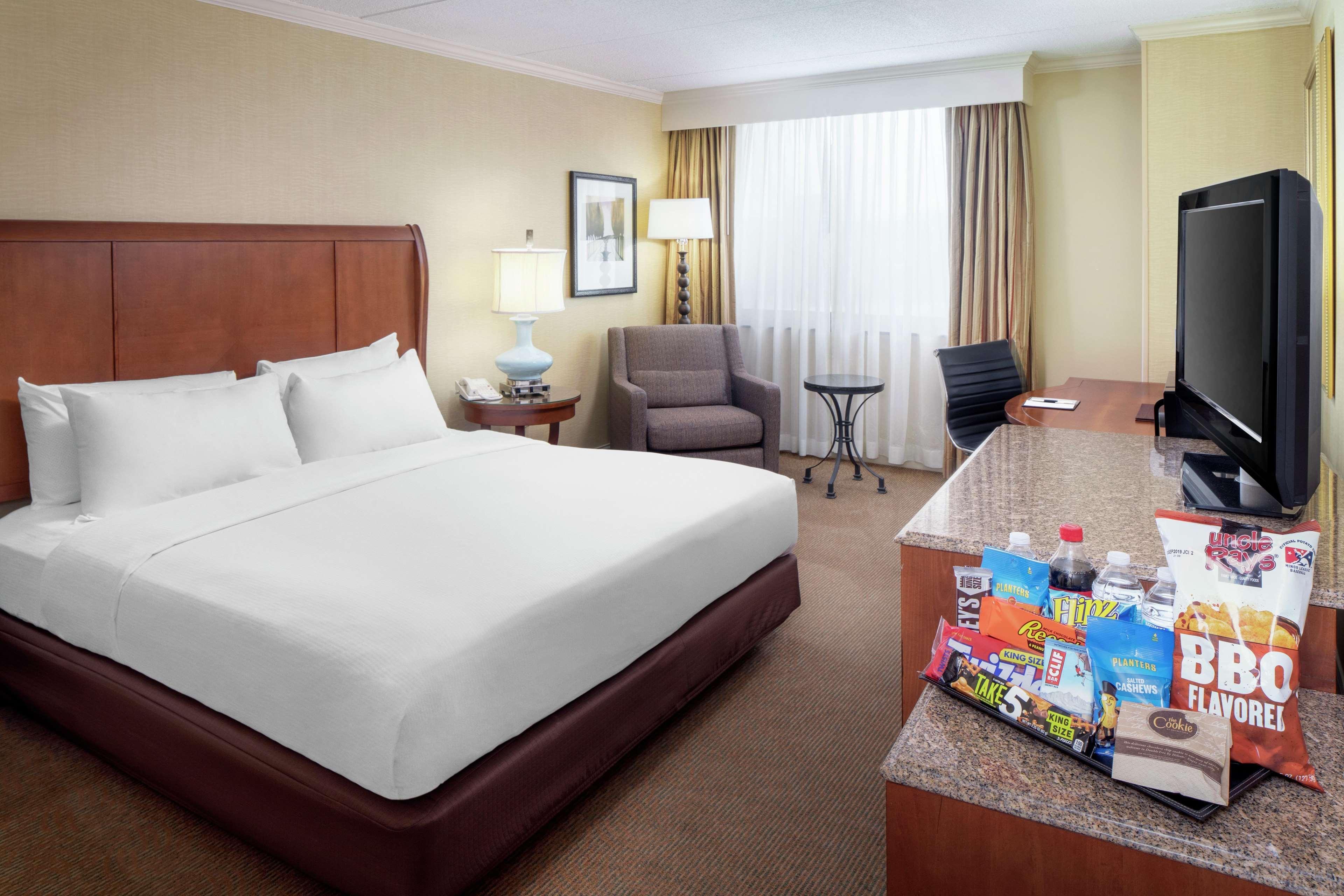 Doubletree By Hilton Cleveland East Beachwood Exteriör bild