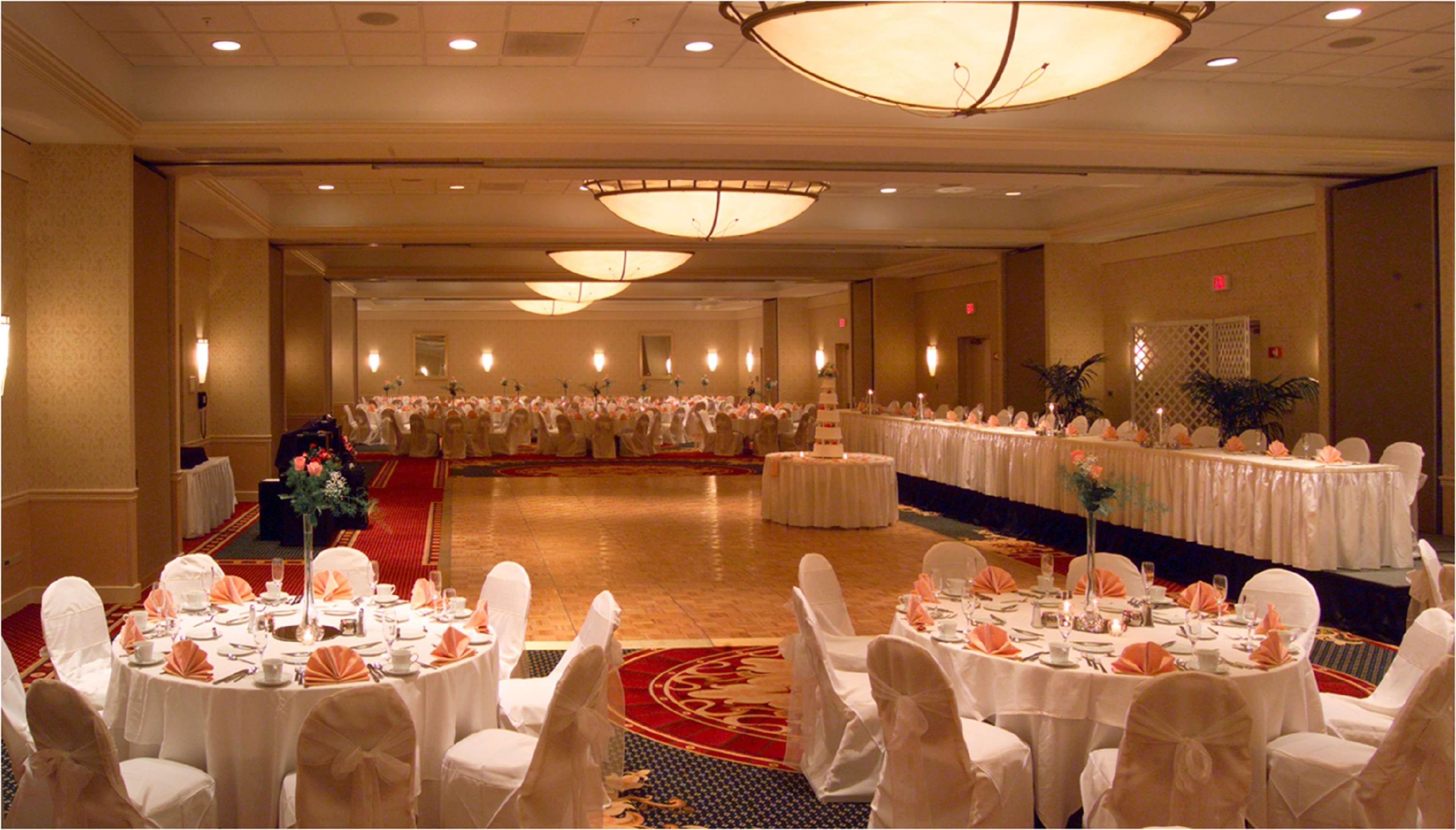 Doubletree By Hilton Cleveland East Beachwood Exteriör bild