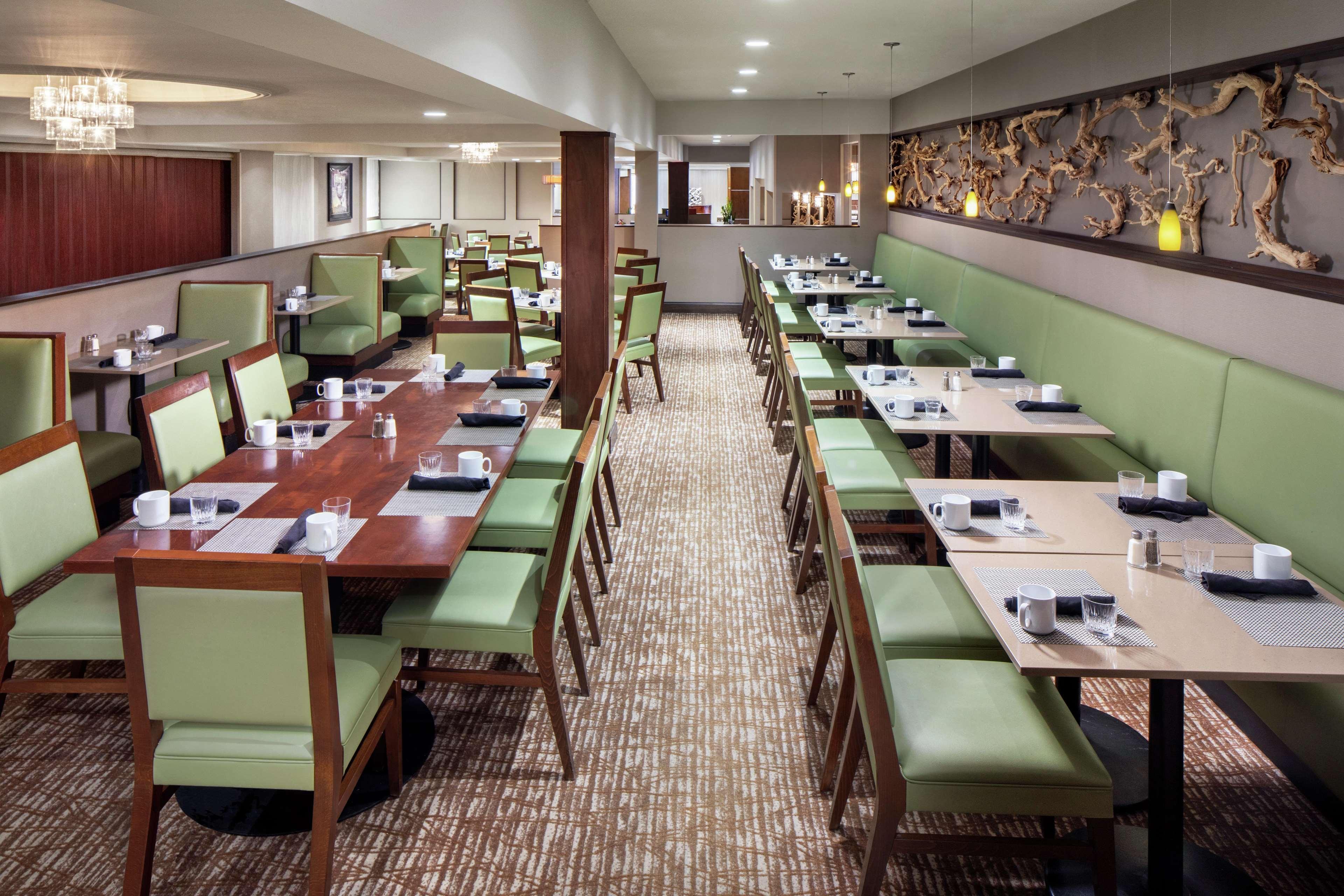 Doubletree By Hilton Cleveland East Beachwood Exteriör bild