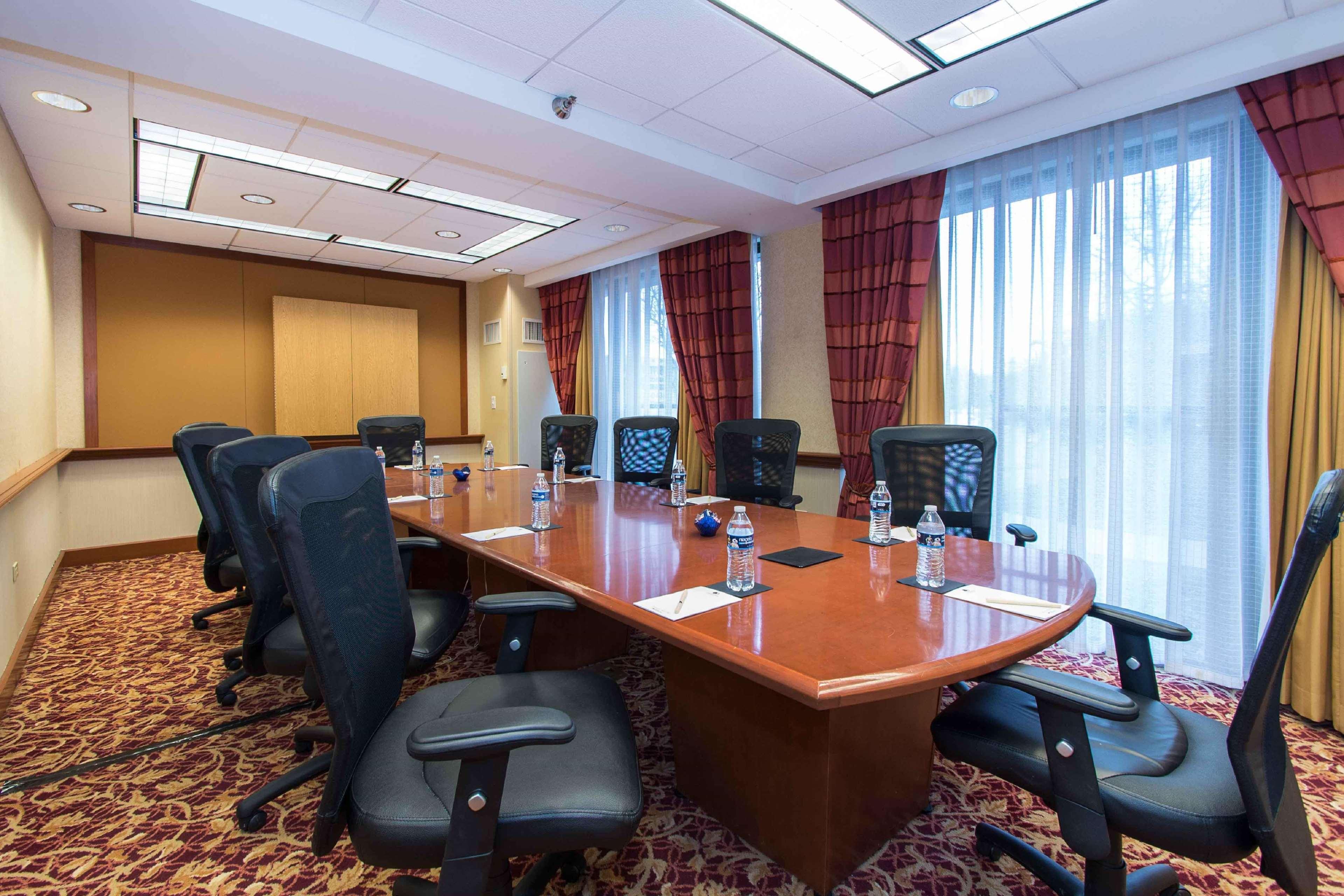 Doubletree By Hilton Cleveland East Beachwood Exteriör bild