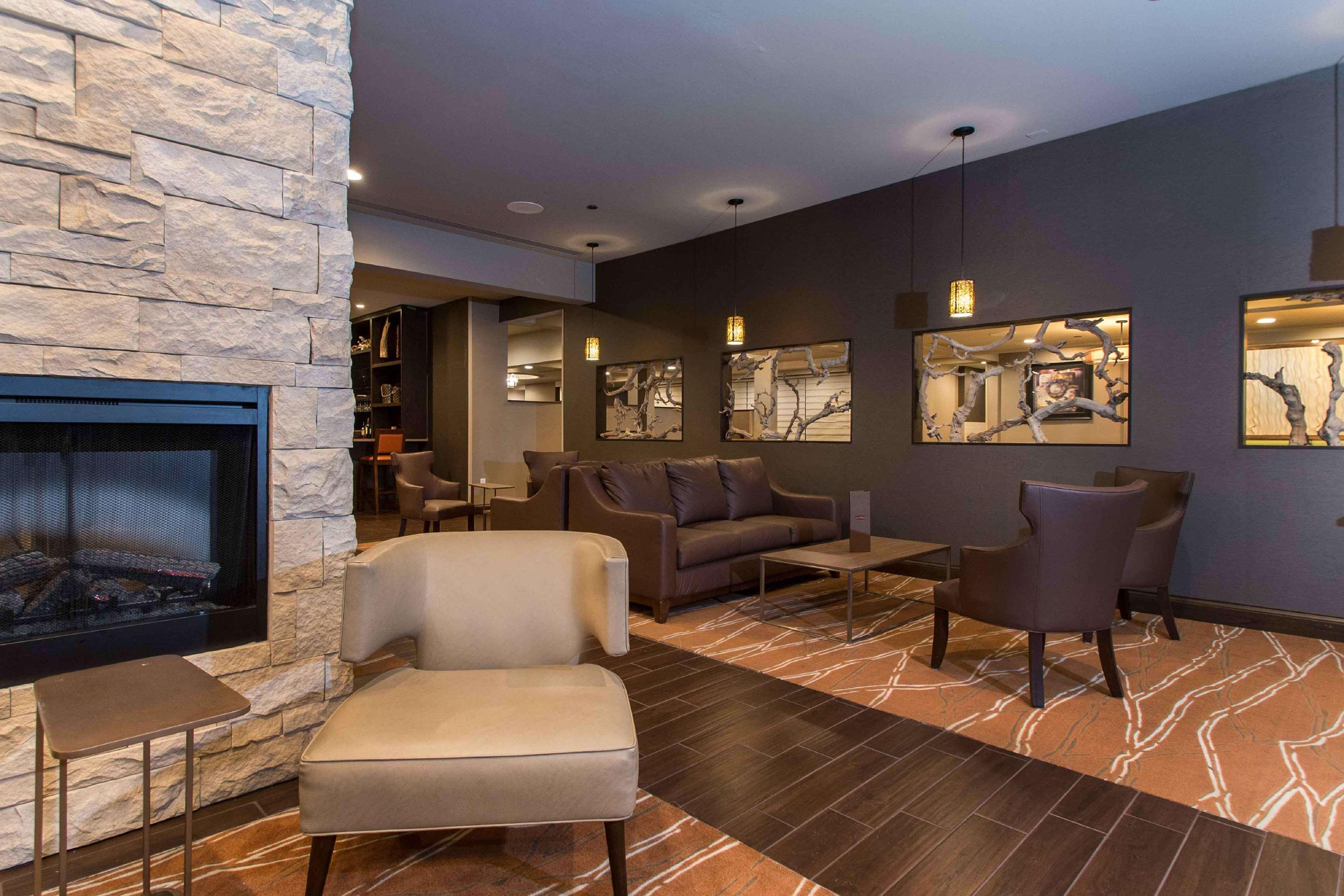 Doubletree By Hilton Cleveland East Beachwood Exteriör bild